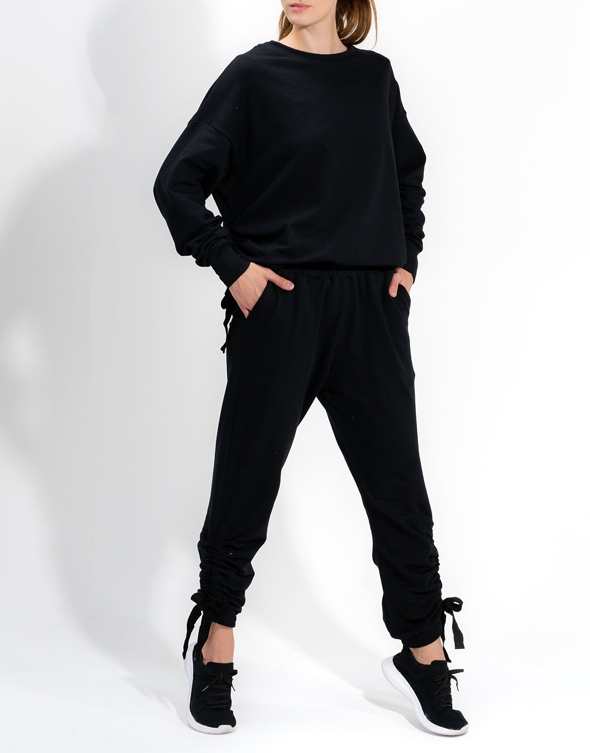 SCRUNCH BLACK JOGGER